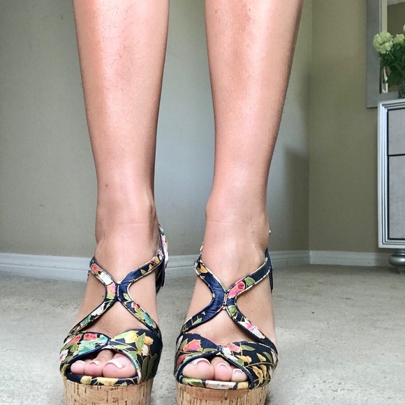 Vintage Floral Blue Chinese Laundry Platforms - Picture 2 of 3